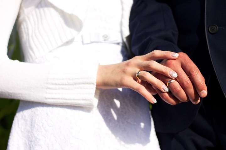 charla Extinto Etna Diferencias entre anillo de pedida y anillo de boda