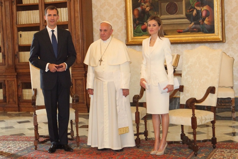 ¿Cómo deben ir vestidas las mujeres al Vaticano?