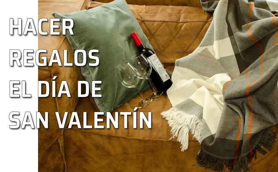 Tarjeta Del Día De San Valentín: Hombre Anónimo Con Los Regalos